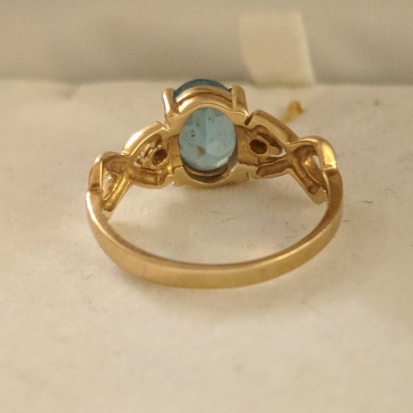 14K Yellow Gold December Birthstone Ring - Picture 4 of 6